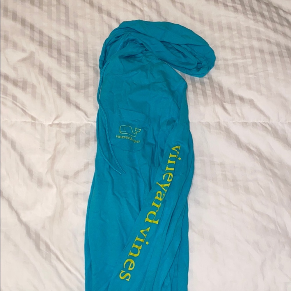 Vineyard Vines drawstring hoodie t-shirt